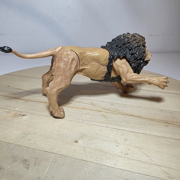 Chronicles Of Narnia: Lion Witch Wardrobe Aslan Action Figure Only - Picture 7 of 10